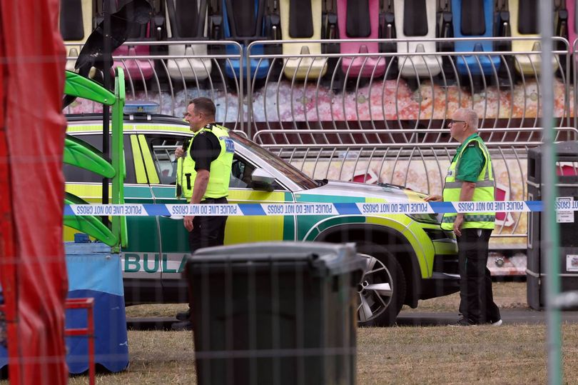 Fairground worker tragically dies from head injuries in funfair incident(00)