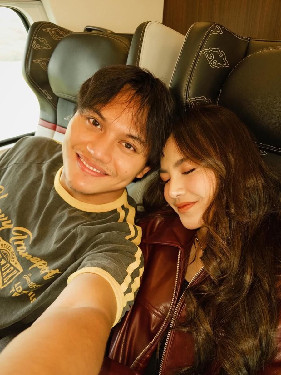 Potret Liburan Keluarga Rizky Febian dan Thariq Halilintar ke Bandung