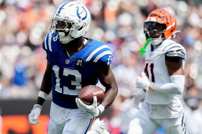 Colts re-sign own veteran free agent wide receiver