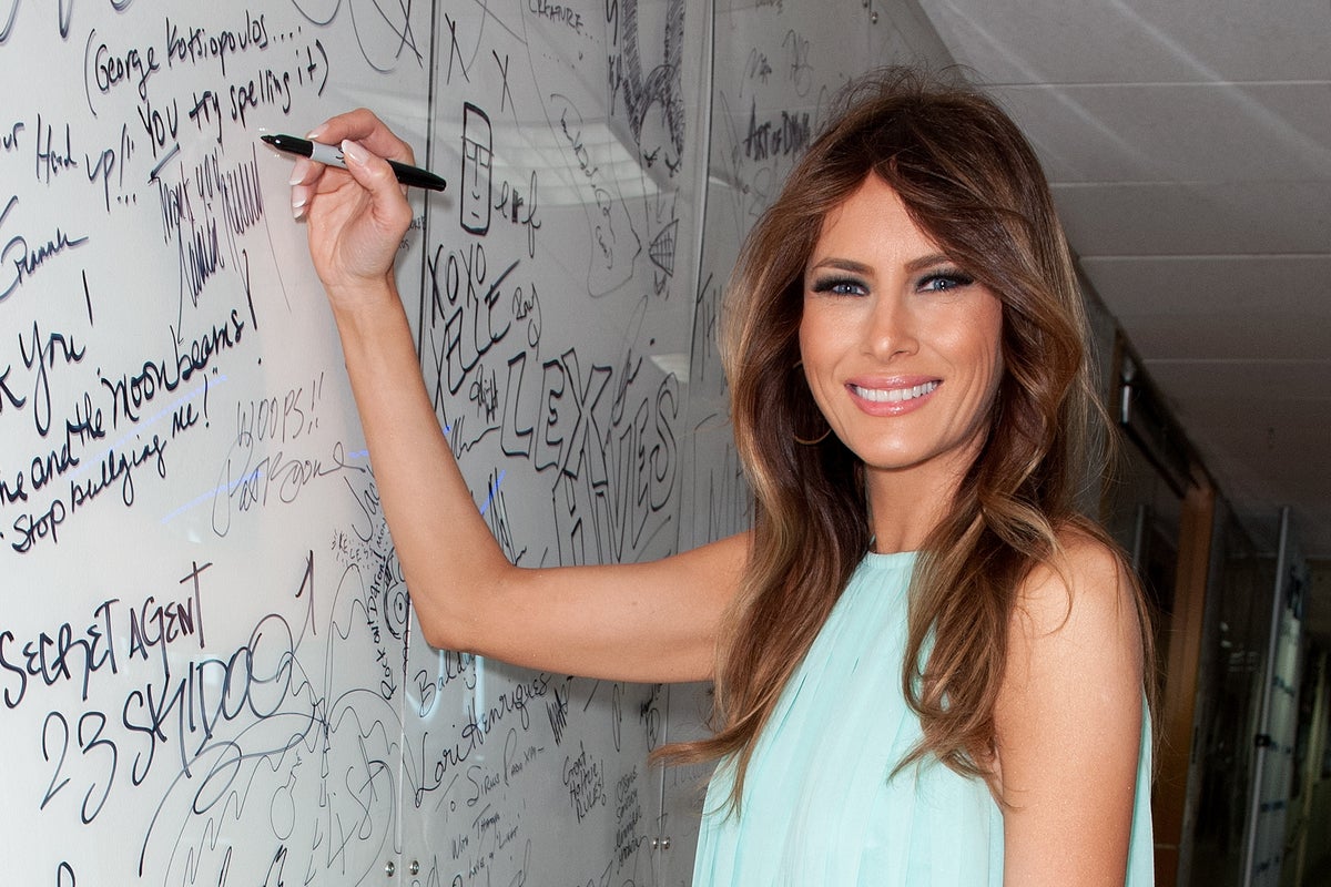 Melania Trump’s very presidential signature on letter to Putin sparks