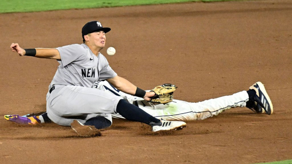 Yankees Aaron Boone defends Anthony Volpe after latest error Yankees Aaron Boone defends Anthony Volpe after latest error