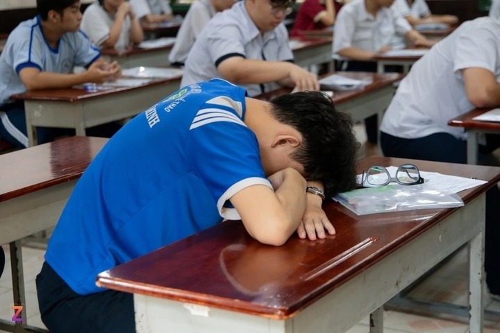 Một trường bất ngờ tăng điểm chuẩn sau khi công bố