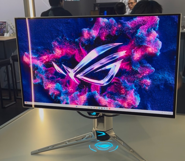 ASUS : on a vu l'énorme RTX 5090 et la nouvelle manette Xbox, une tuerie