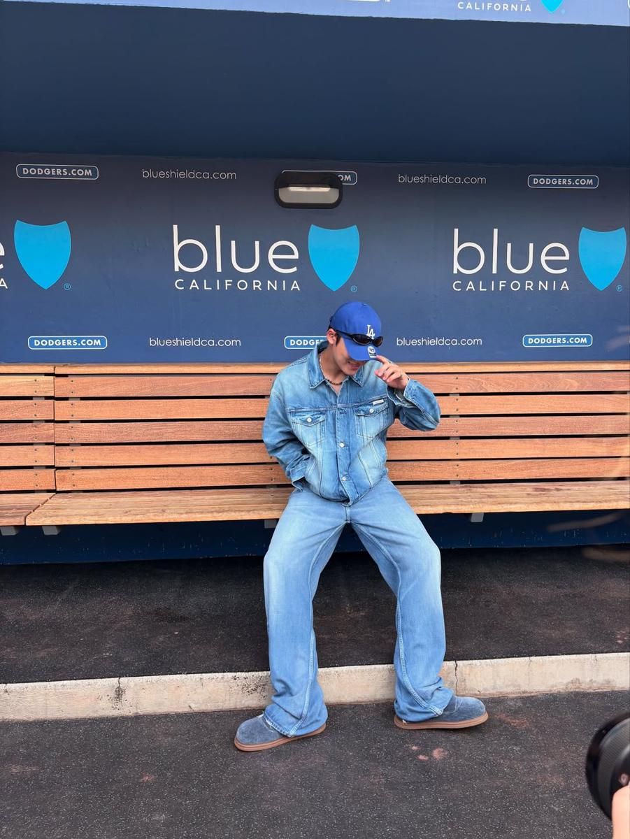 7 Gaya Mix and Match Kemeja Denim Mingyu SEVENTEEN yang Stylish!