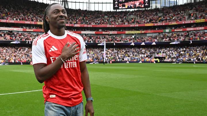 Eberechi Eze merayakan gol ke gawang Tottenham