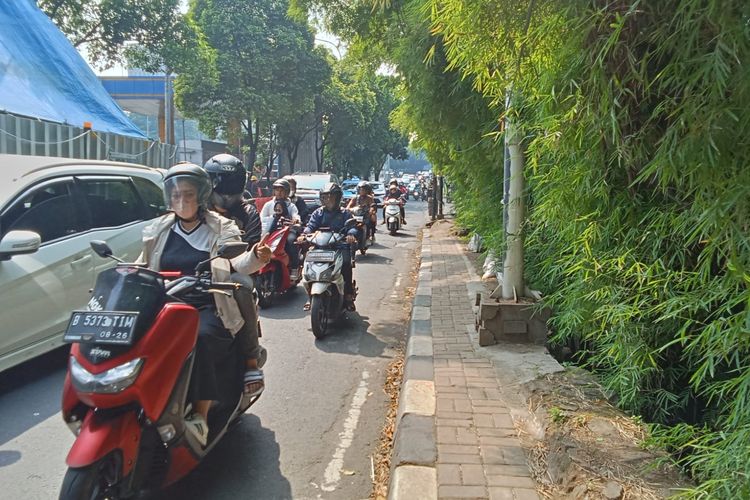 Pemprov DKI Pangkas 7 Titik Trotoar untuk Kurangi Kemacetan TB Simatupang