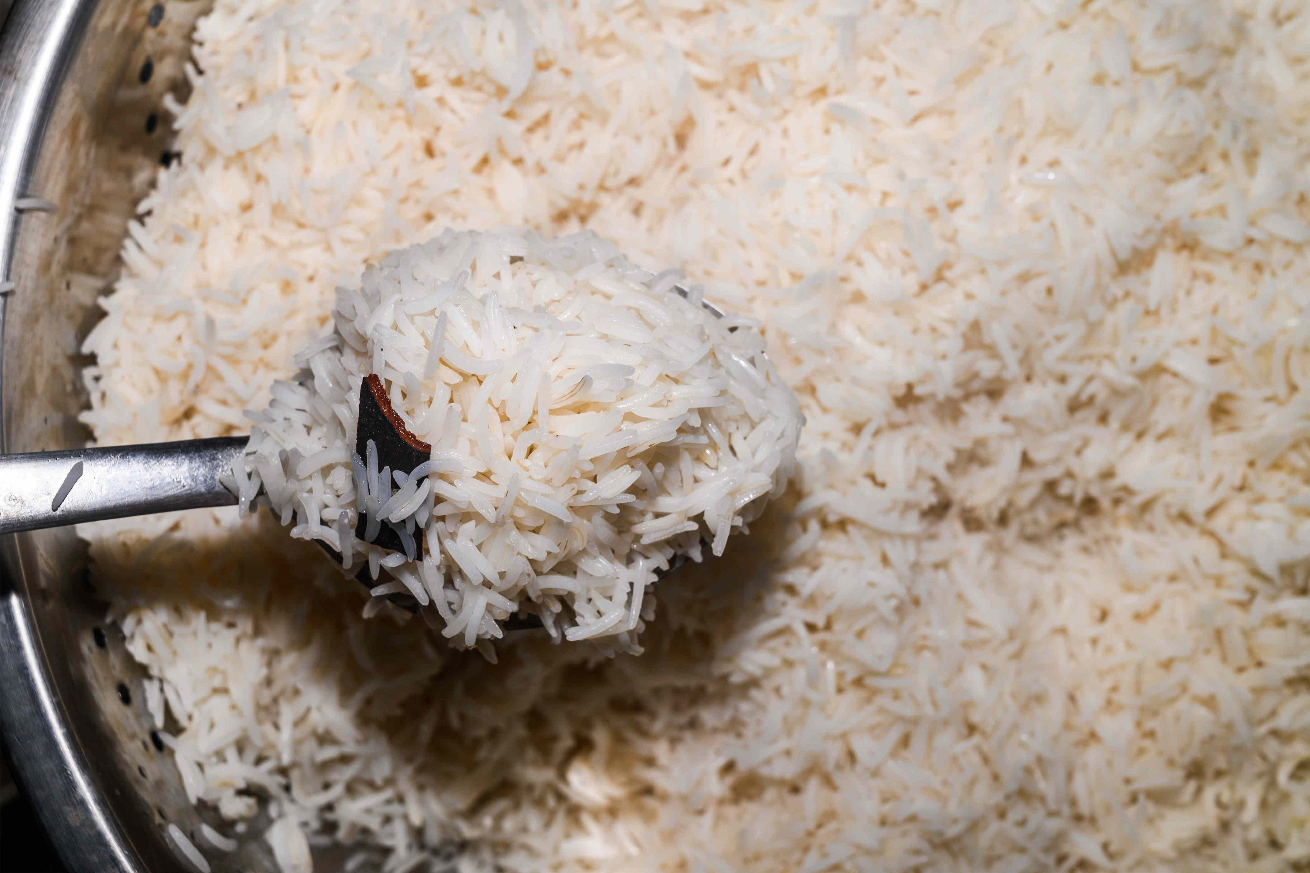 How to Cook Perfect Rice on the Stove - The Mom 100