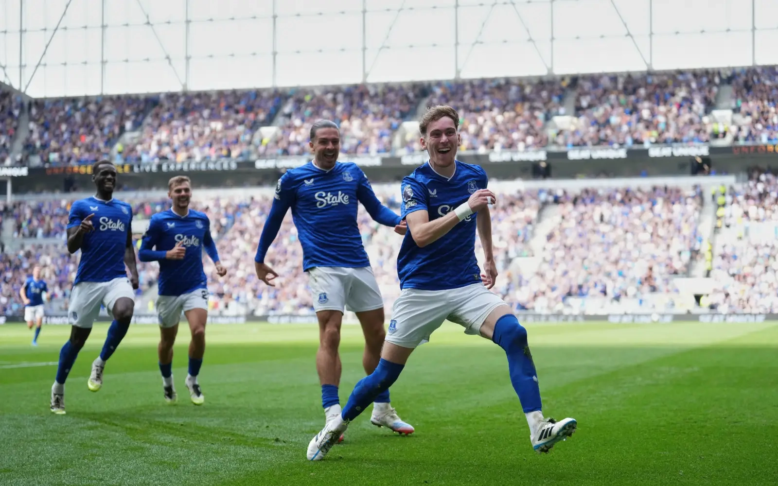 Everton beat Brighton in new stadium opener