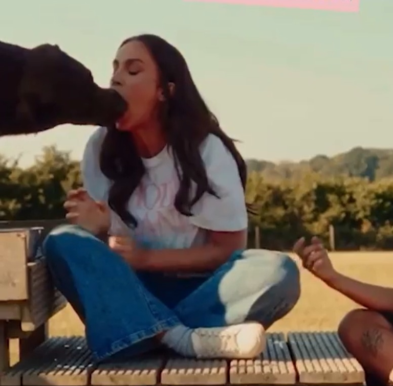 Reality Star Shocked Viewers After Letting Dog Lick Inside Her Mouth