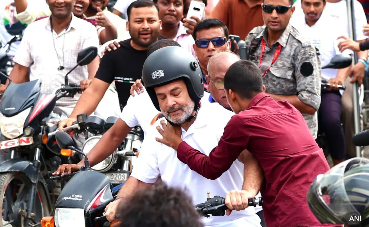 Man Breaches Security; Hugs, Kisses Rahul Gandhi During Bihar Yatra