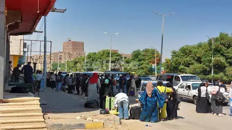 عودة الناجين من شاطئ الموت بأبو تلات (6)