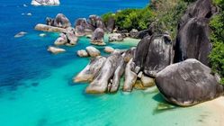 Pantai Belitung 2025: Sunset Romantis, Snorkeling, dan Rahasia Tersembunyi