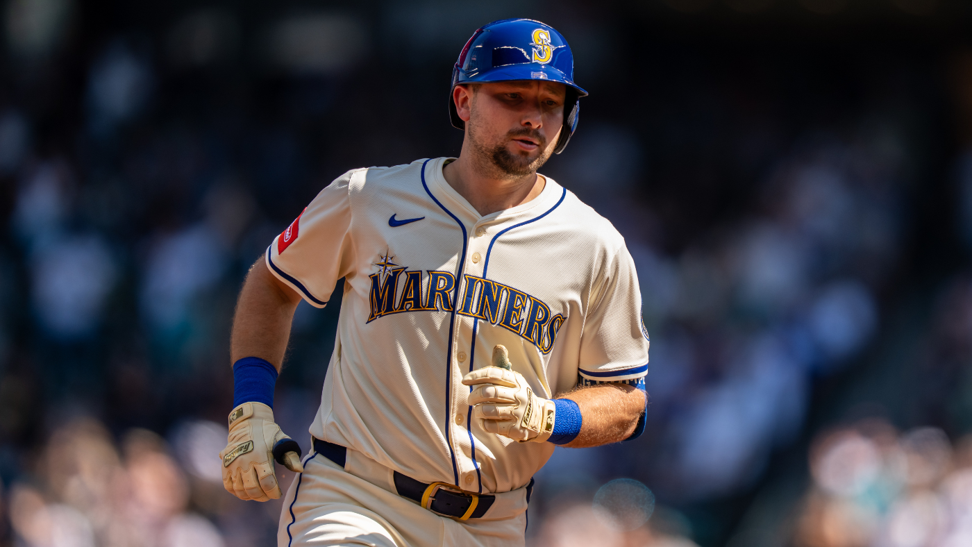 Cal Raleigh breaks MLB record for catcher home runs as Mariners slugger ...