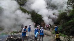 Kawah Kamojang: Wisata Alam dengan Kawah Berasap dan Pemandangan Pegunungan