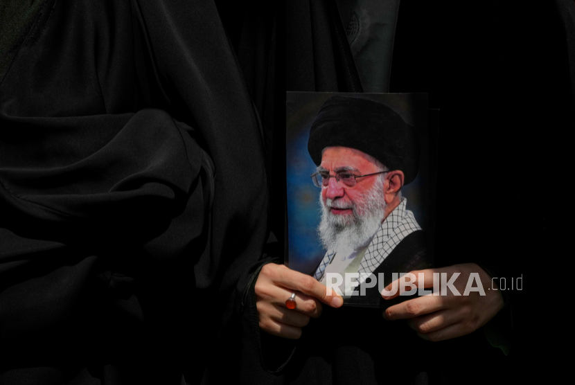 Khamenei: Iran Tak Akan Tunduk pada AS