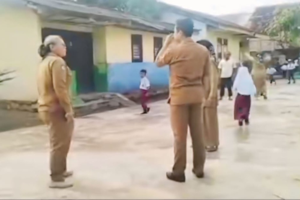 Guru Viral di Lampung Diduga Salah Sekolah!