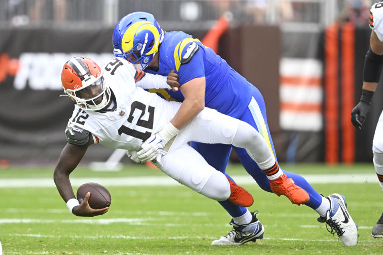 Kevin Stefanski defends handling of Shedeur Sanders after Browns preseason  finale