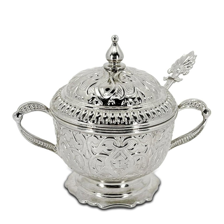 Sarah Jessica Parker's eclectic china collection is a masterclass in ...