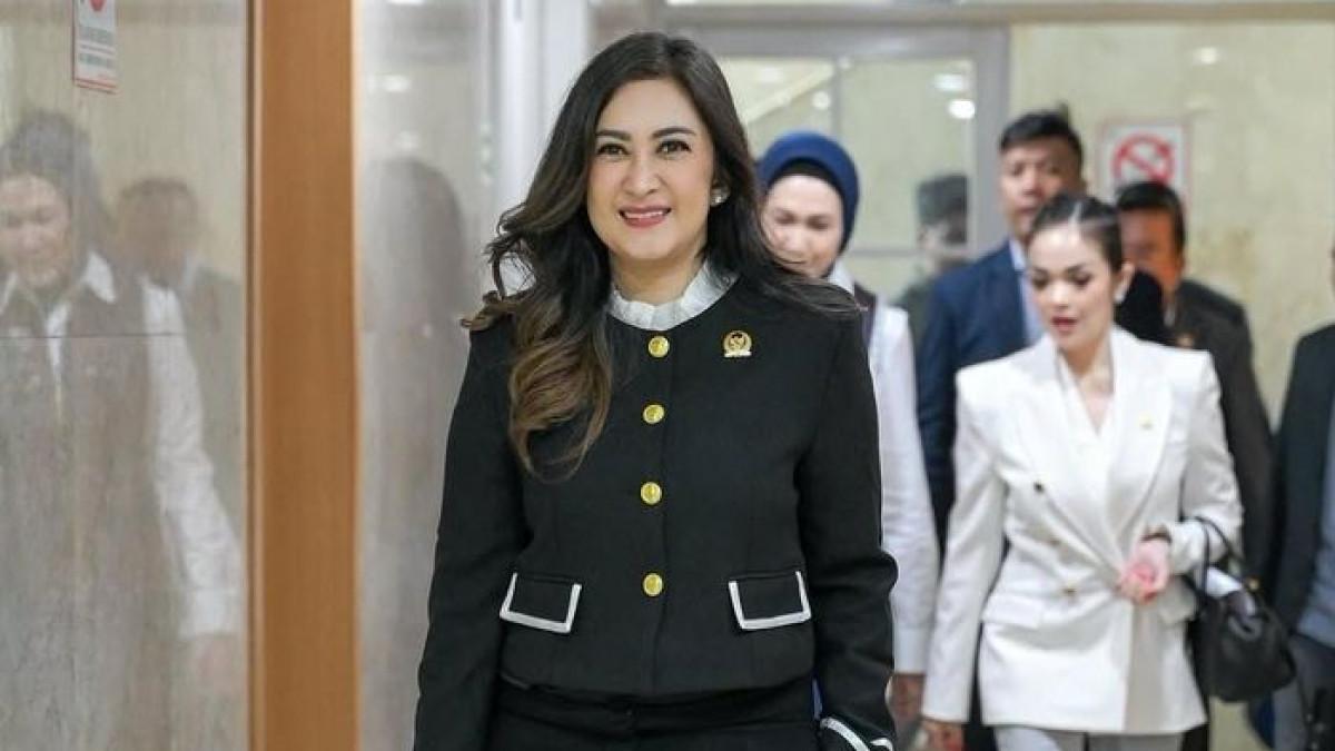 Kontroversi Nafa Urbach,dari Dukung Tunjangan DPR,Minta Maaf,Pamer