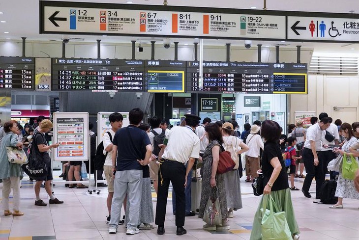 Tàu cao tốc Shinkansen dừng khẩn cấp, 560 hành khách mắc kẹt 3 tiếng