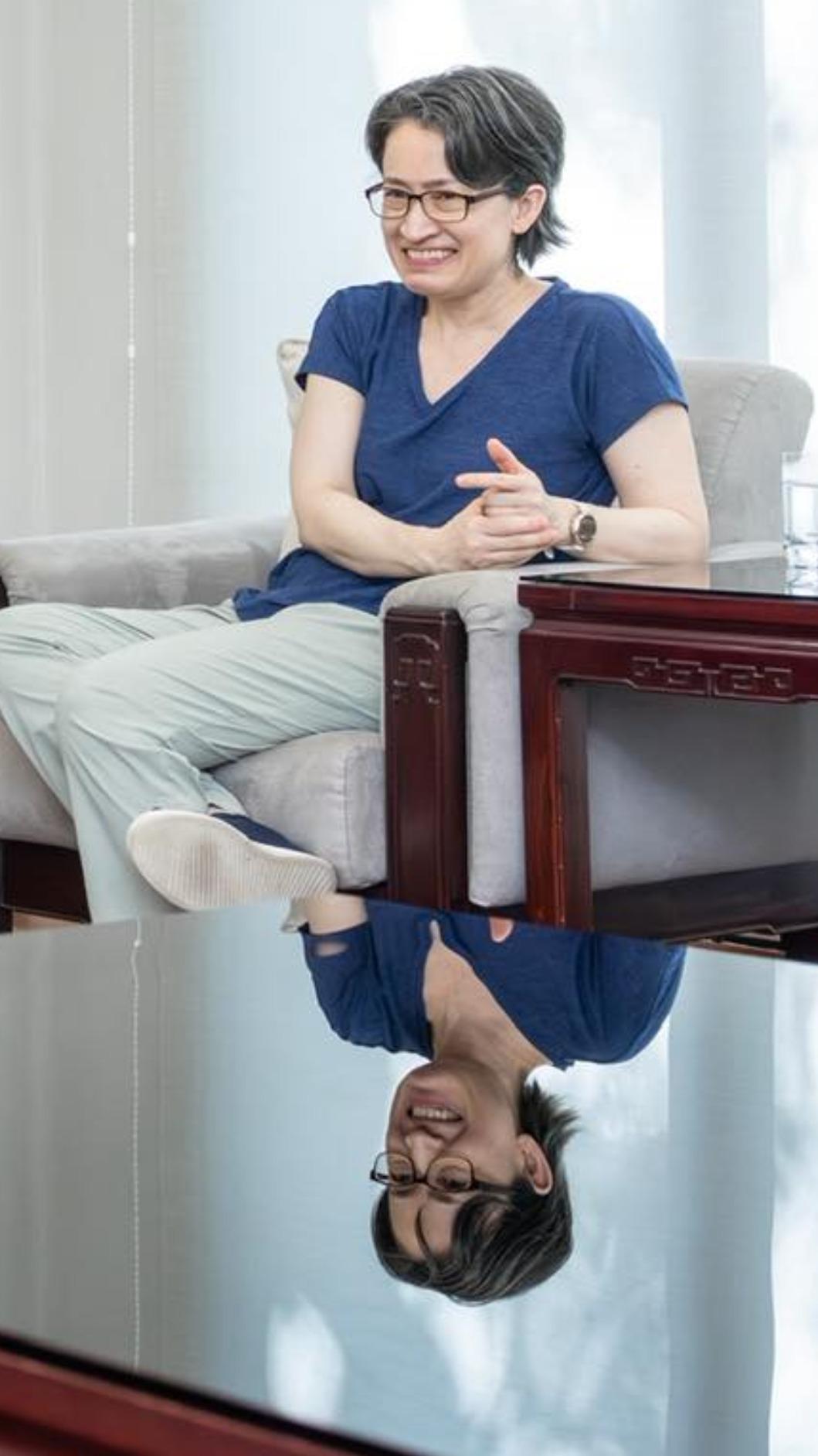 蔡英文官邸合照修很大！「蕭美琴倒影」露餡網驚：哪一個是假的