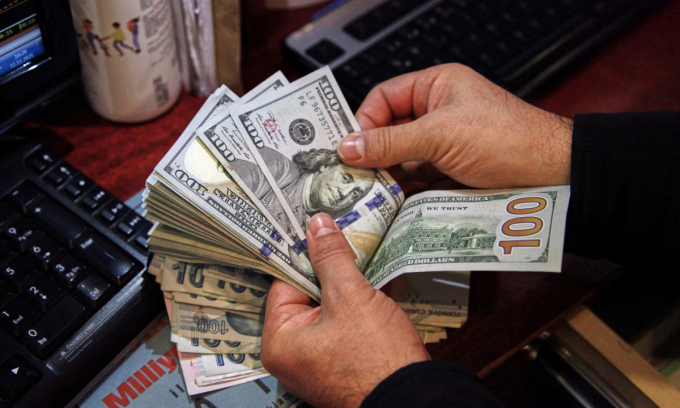 Dolar melemah terhadap dong