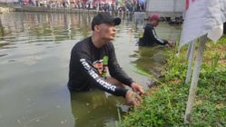 Dari Balik Lomba Ngurek Bumi Ageung: Budi Dalton, Atlet Ngurek Profesional dari Pagerageung