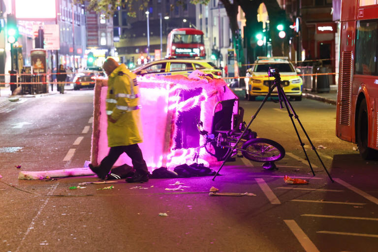 Three people injured after London rickshaw bus crash