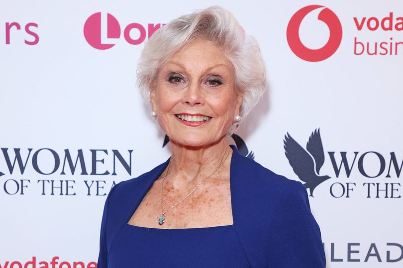 angela rippon plastic surgery Image 2