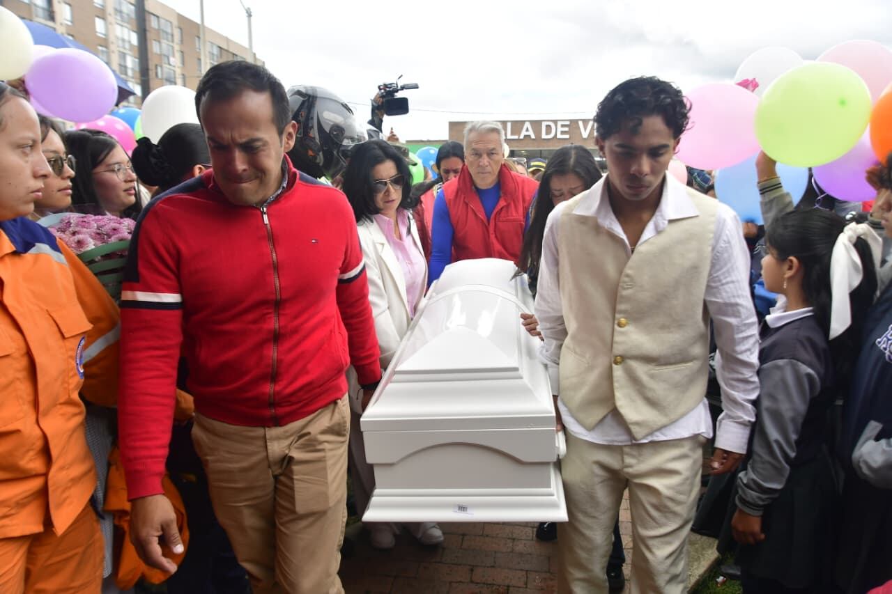 Multitudinaria caravana dio el último adiós a Valeria Afanador en Cajicá