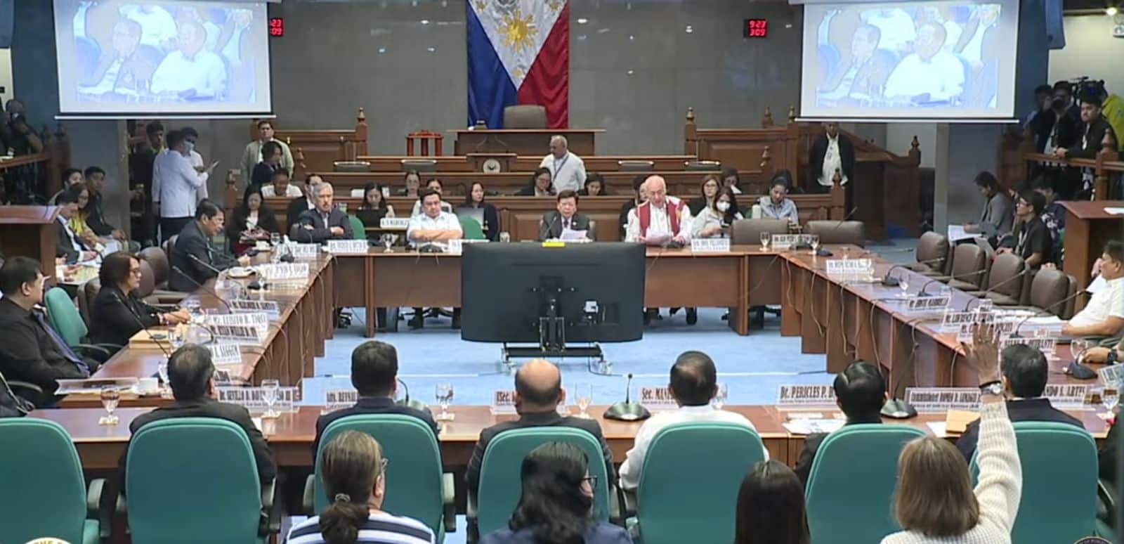 Senators hit flood control contractor for invoking right vs self ...
