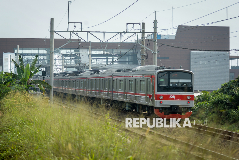 Pemerintah Percepat Elektrifikasi Jalur Kereta Padalarang–Cicalengka Selesaikan 2027