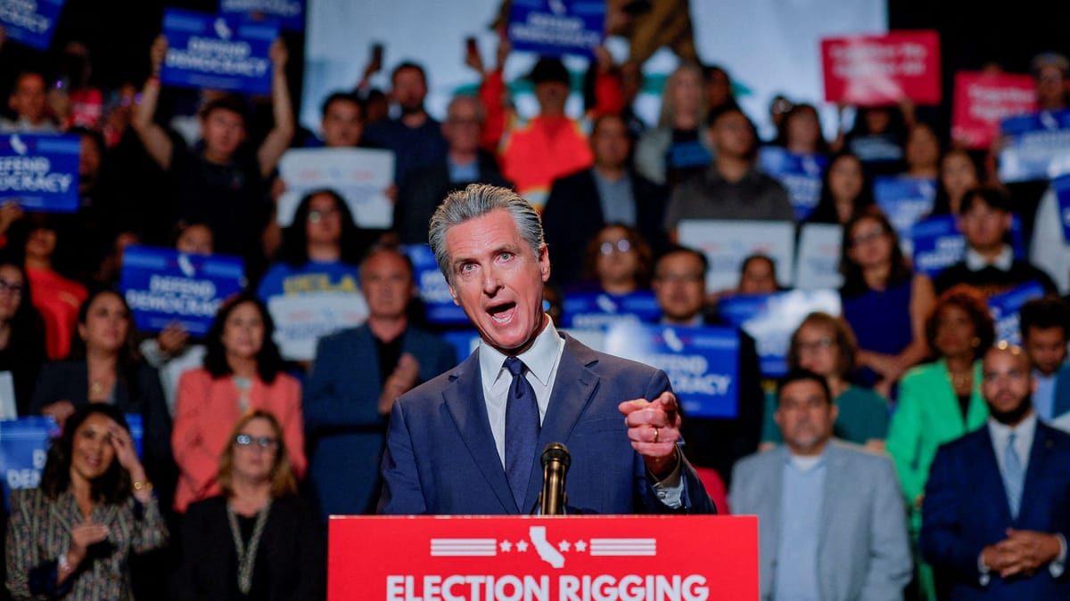 Gavin Newsom bei einer Veranstaltung, auf der er seinen Anhängern erklärt, warum auch Kalifornien die Wahlgesetze ändern muss. (Quelle: Mike Blake/Reuters)