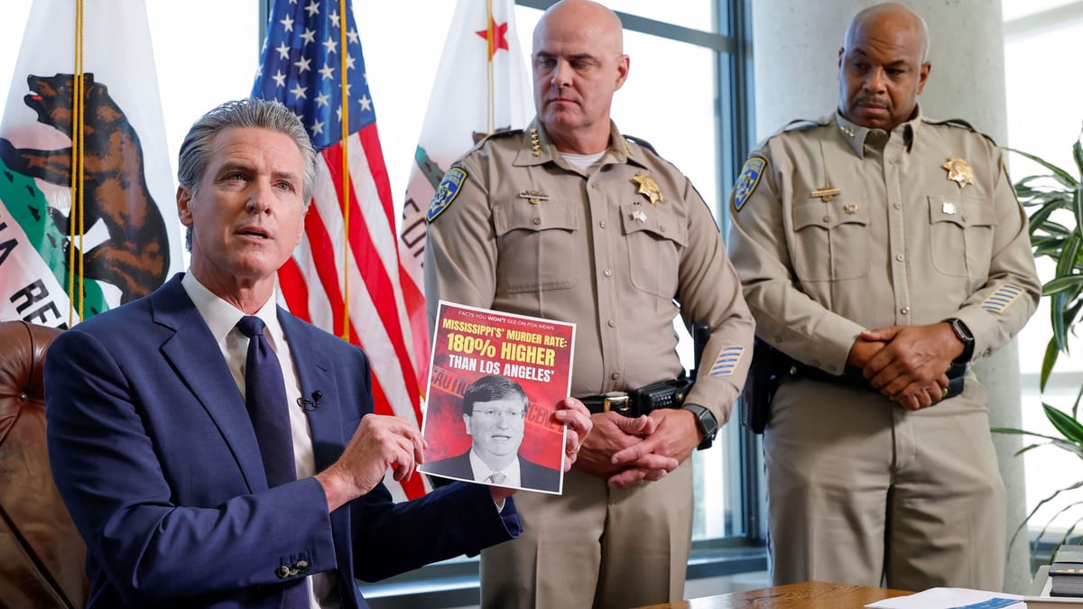 Kaliforniens Gouverneur inszeniert sich auch als Law&Order-Politiker, der selbst für Ordnung sorgen kann. (Quelle: Fred Greaves/Reuters)