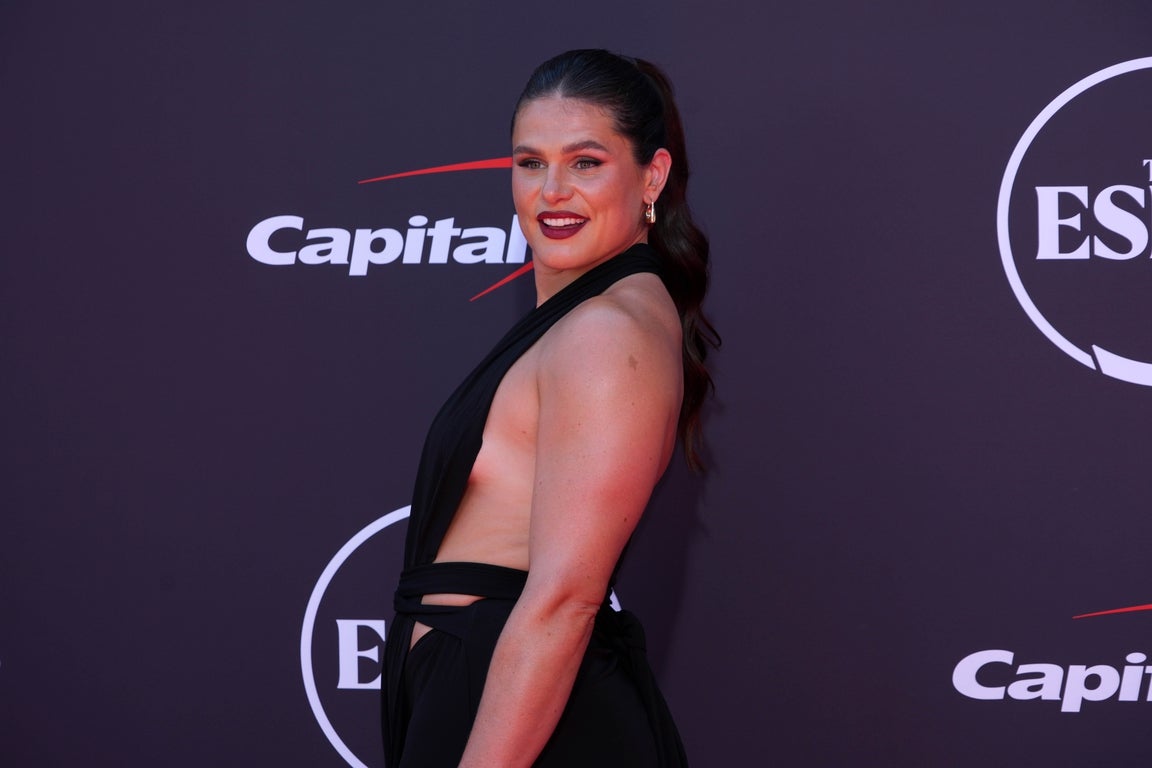 Stunning photos of top American women's rugby player and SI Swim model ...