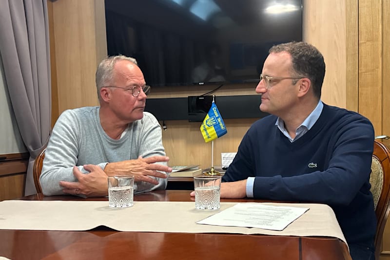 Matthias Miersch und Jens Spahn im Zug