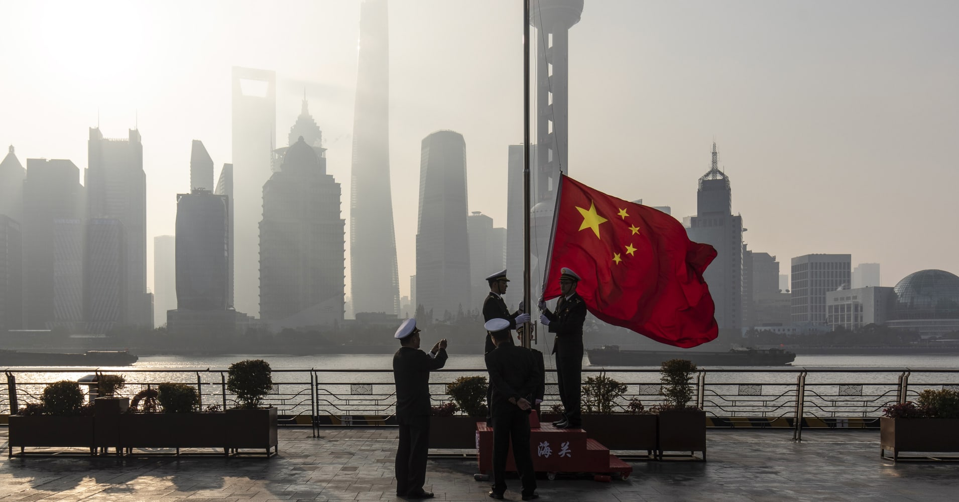 Asia markets trade mixed as investors assess China's RatingDog manufacturing data