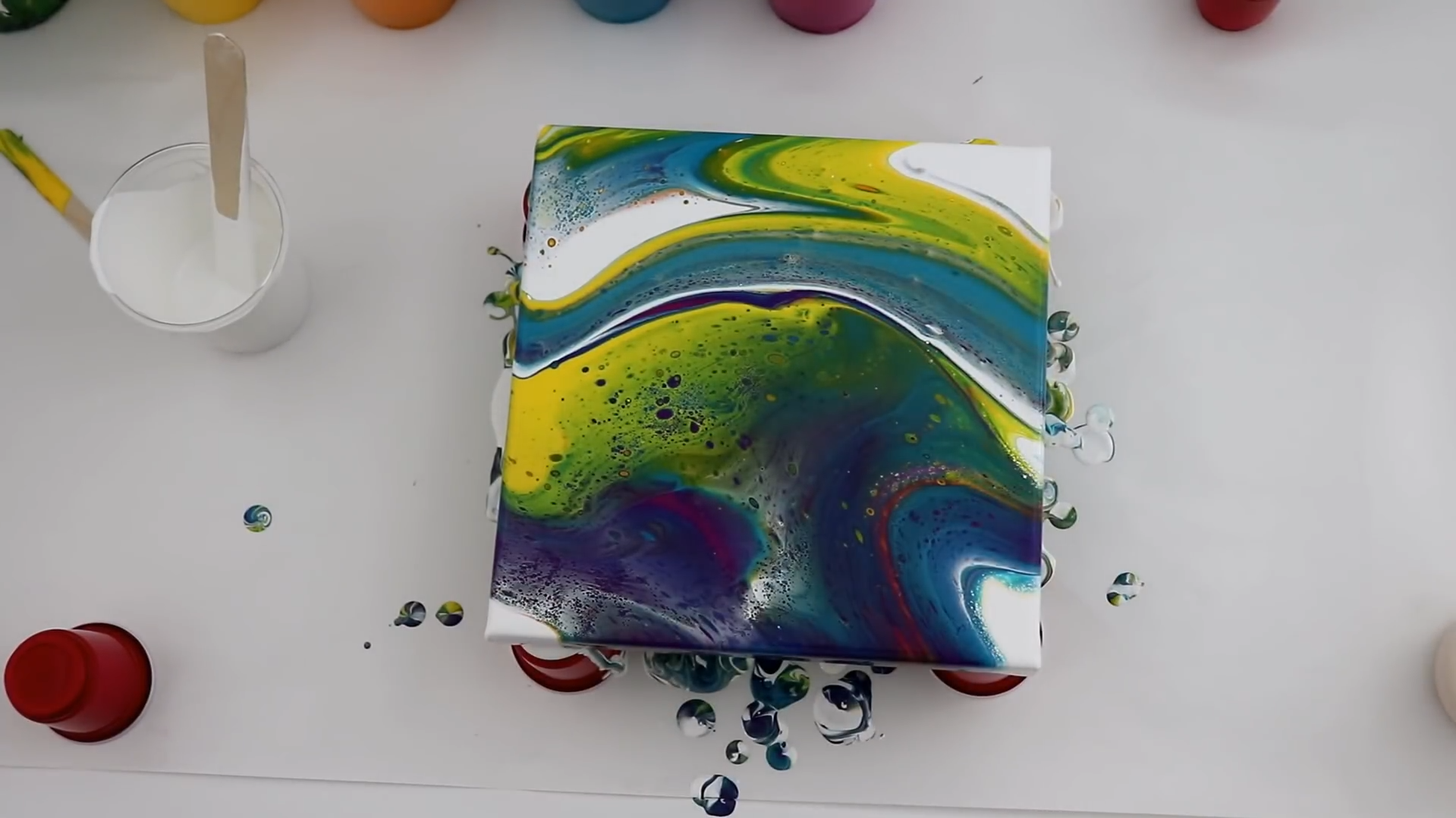 Colorful Flip and Drag Technique – Stunning Fluid Art in Motion
