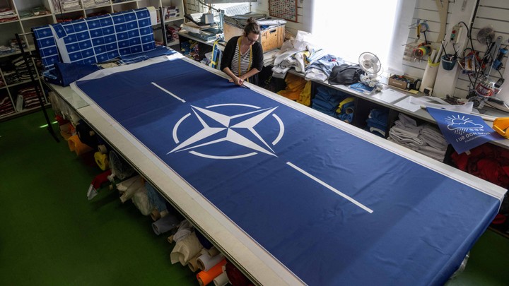 – Greenland Dikejar AS, Demonstrasi hingga Latihan Militer NATO