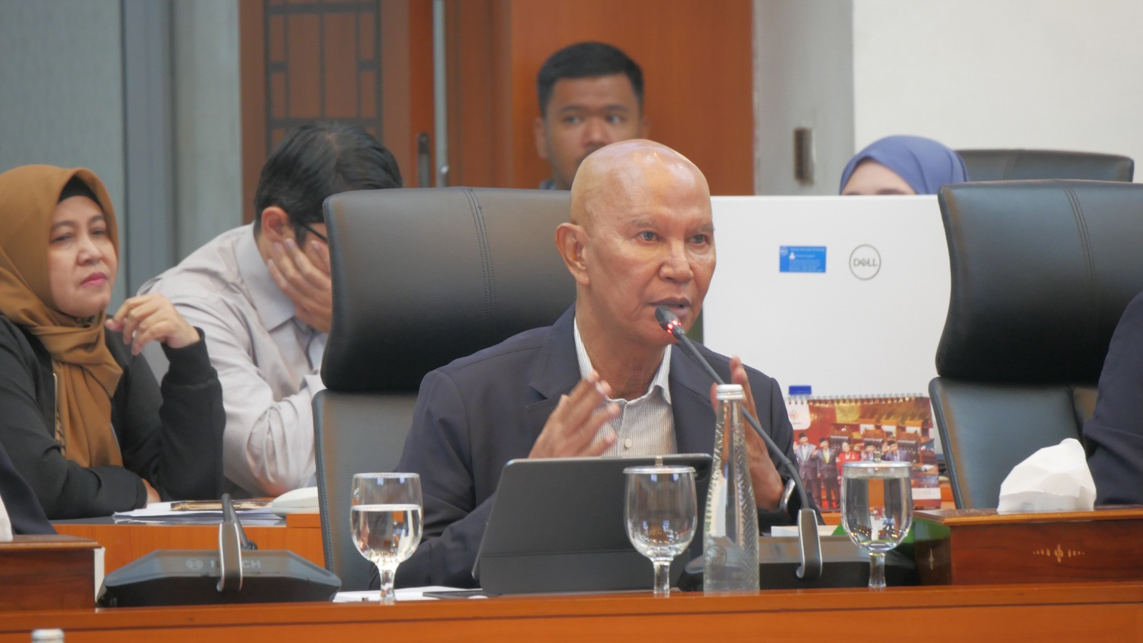 Nenek Ditolak Bayar Tunai, Ketua Banggar Ancam Pidana dan Denda
