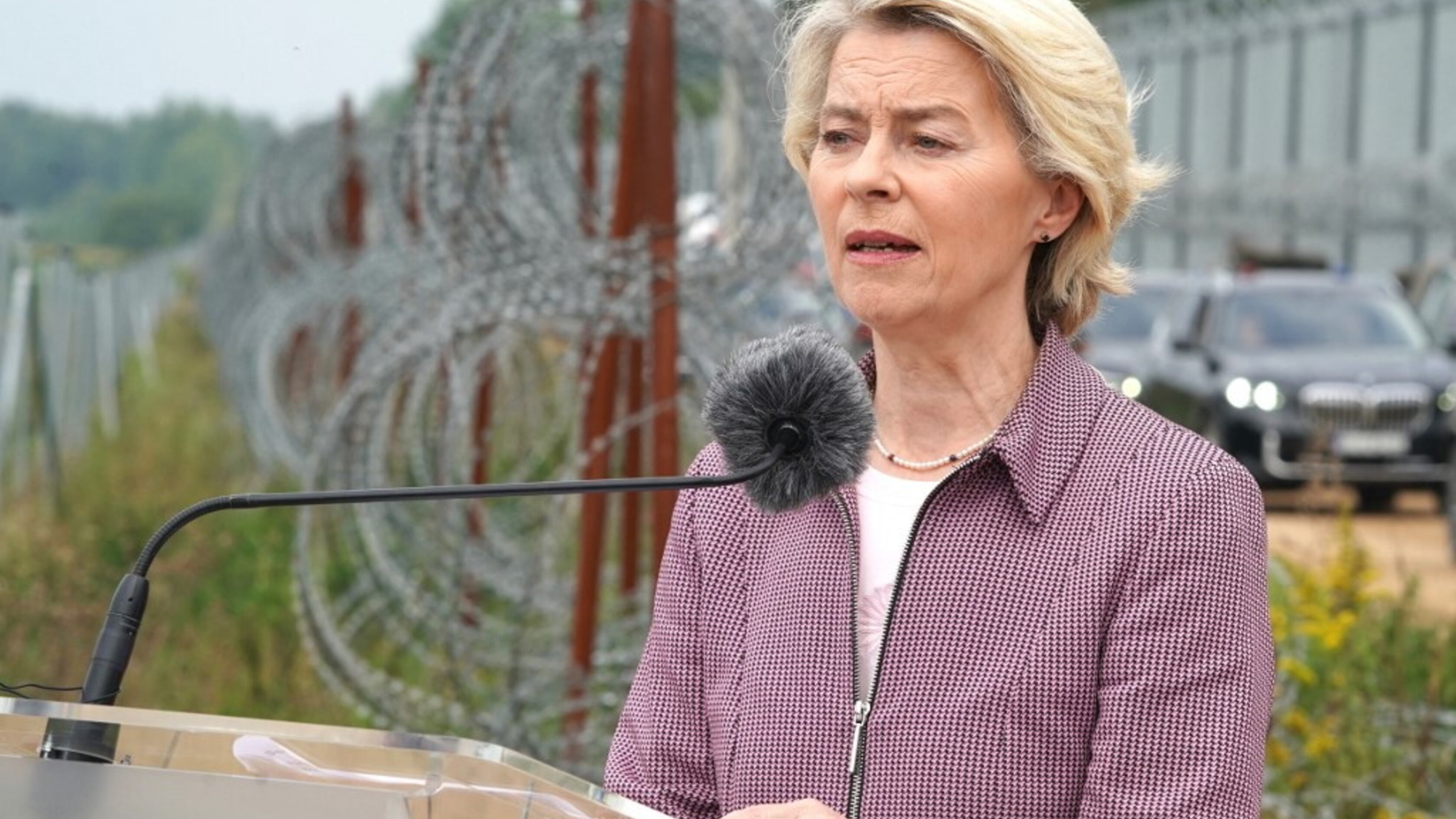 Sospetto attacco hacker russo contro l'aereo della von der Leyen