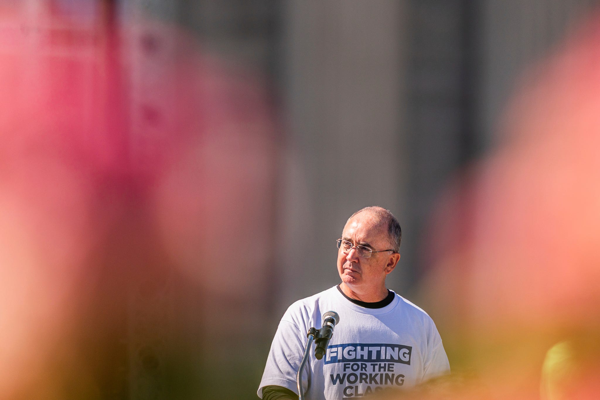 UAW staff demoted, ousted after text messages reveal retaliation ploy<br><br>