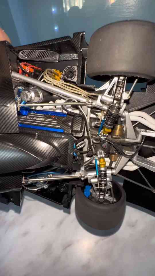 AUTOart Pagani Zonda R in Blue Carbon: Stunning Details Revealed!