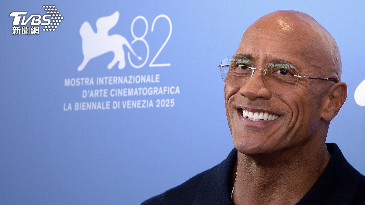 威尼斯影展／53歲巨石強森暴瘦模樣曝光新片《粉碎機》首映爆哭到紅鼻子, image size:1200x675