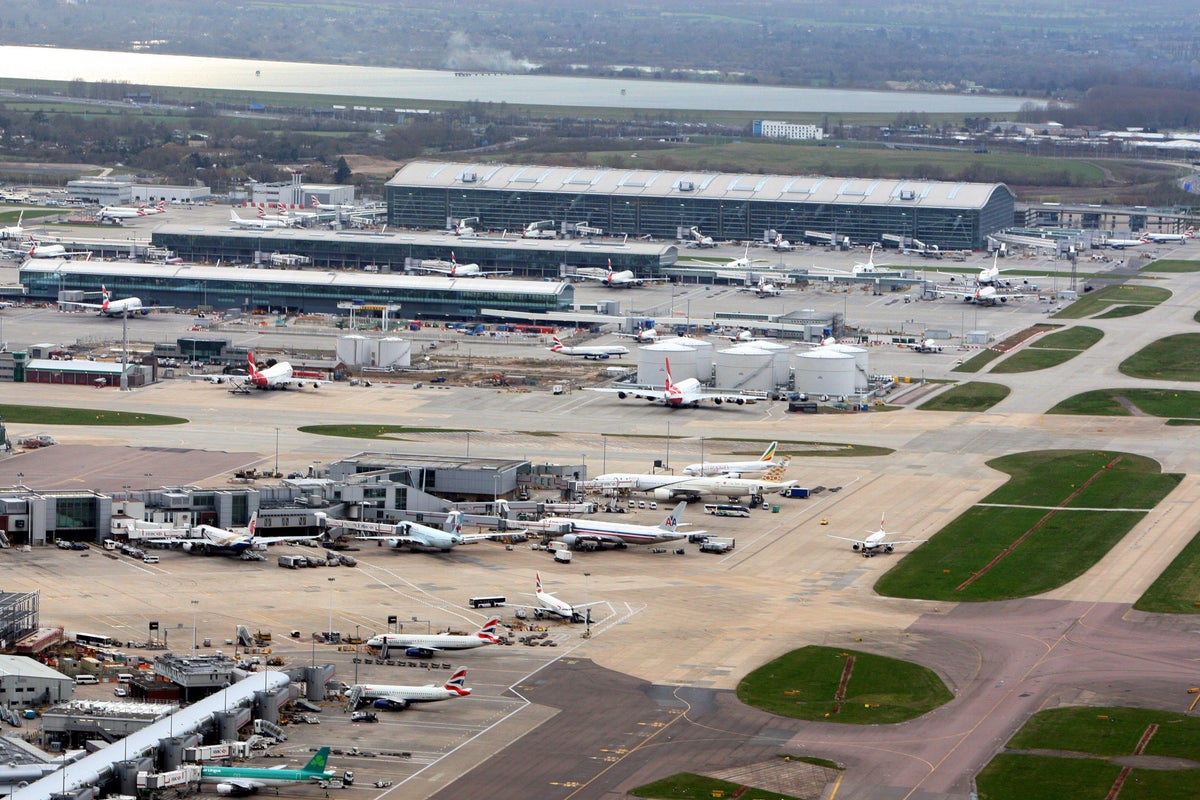 drunk-air-steward-tried-to-board-heathrow-flight-while-12-times-over