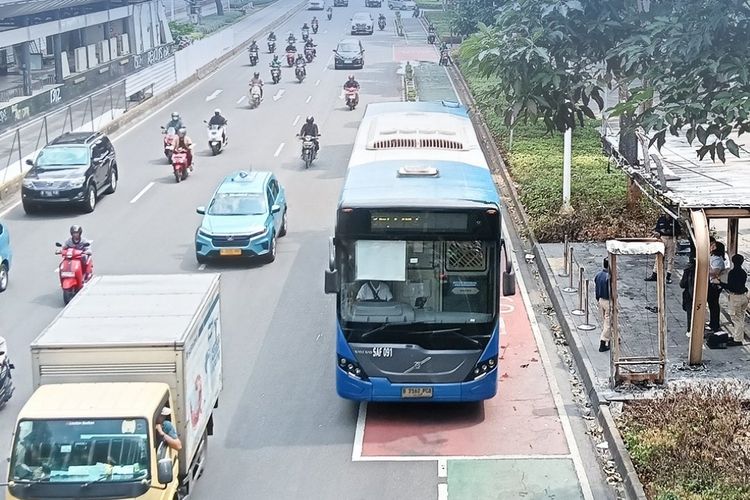 Kenaikan Tarif Transjakarta: Persoalan Warga Jakarta