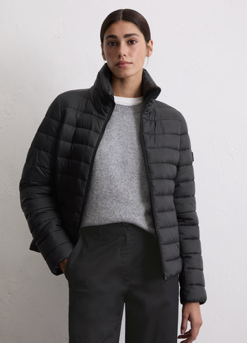 Kein Parka, keine Daunenjacke: Diese Trendjacke wärmt wirklich & sieht dabei so schick aus