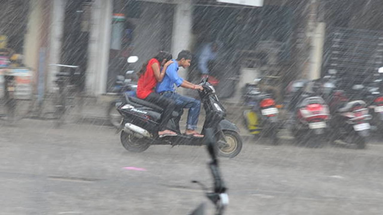 Mumbai Weather LATEST update: Orange, Yellow alert issued in THESE ...