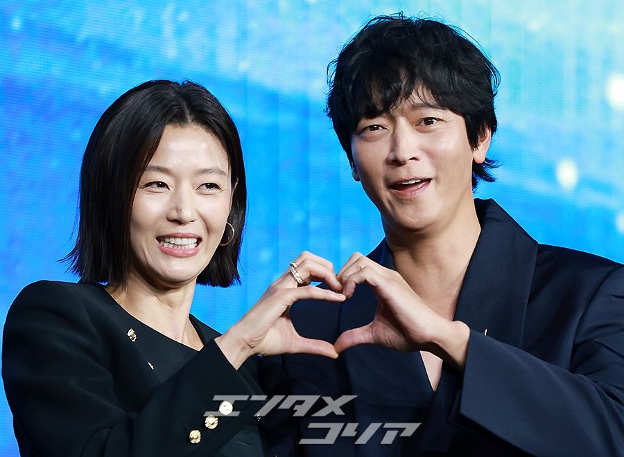【フォト】チョン・ジヒョン＆カン・ドンウォン、まさに歴代最高の組み合わせ