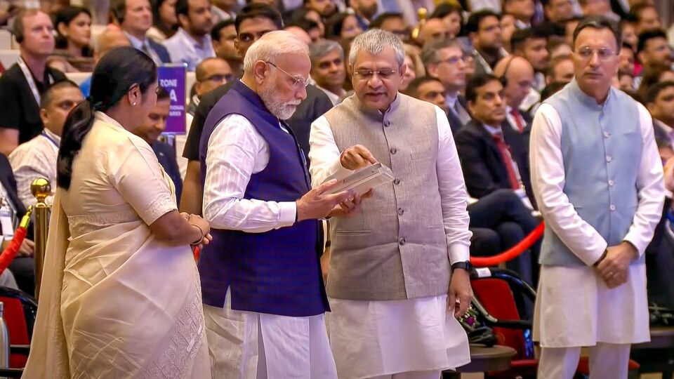 Semicon India 2025: Union IT Minister presents Vikram 32-bit chip to PM ...